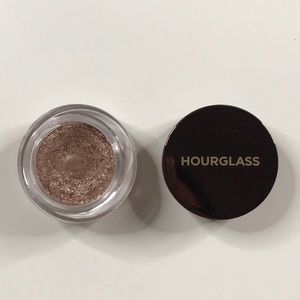 Hourglass Scattered Light Glitter Shadow in Smoke